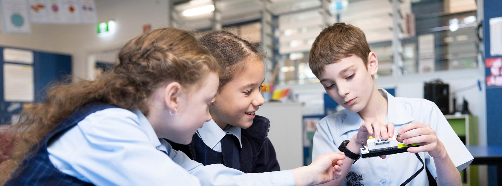 OLN Lawson students building robots