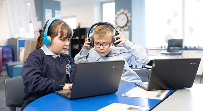 OLN Lawson students using laptops